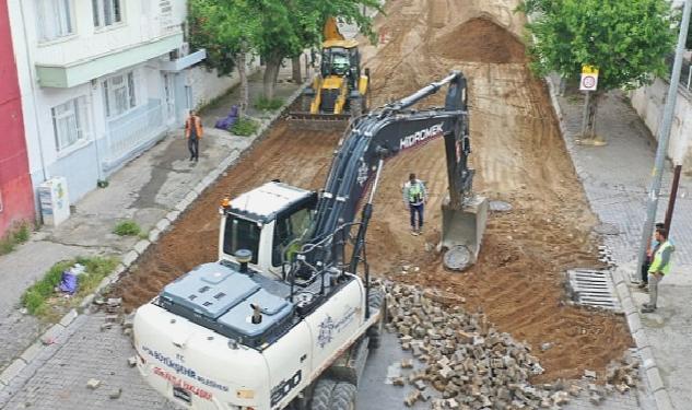 Aydın Büyükşehir Belediyesi Efeler Şerbetçi Caddesi’nde Sıcak Asfalt Çalışmalarına Başladı