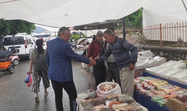 Başkan Topaloğlu’ndan pazar esnafına ziyaret