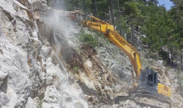 Büyükşehir Belediyesi’nden Pembelik’te yol çalışması