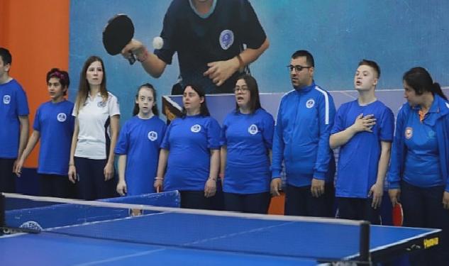 Büyükşehir’den özel sporcuların masa tenisi turnuvası