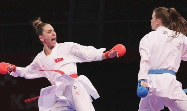 Kağıtsporlu Gülsen, Akdeniz Karate Şampiyonu oldu