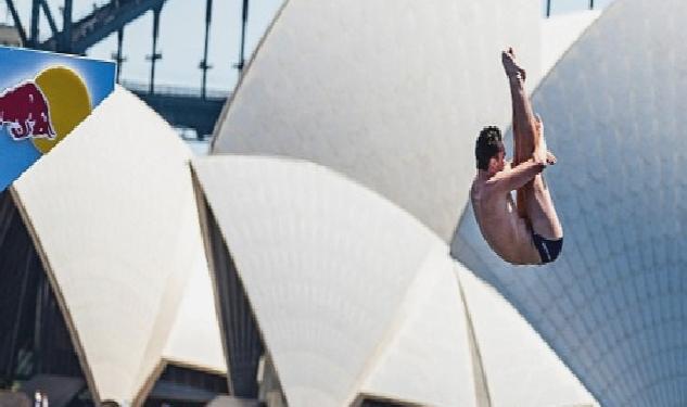 ‘Red Bull Cliff Diving’ Dünya Serisi Boston’da Başlıyor