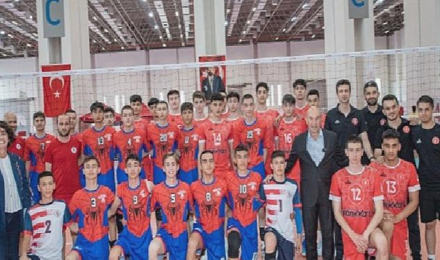 Voleybol Altyapılar Türkiye Şampiyonası İzmir’de sürüyor Başkan Soyer: Her yıl ev sahipliği yapabiliriz