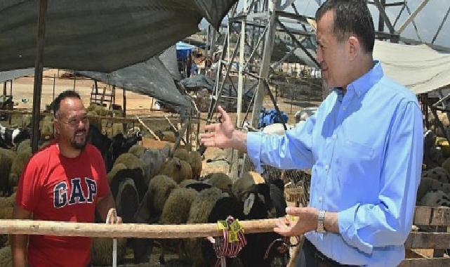 Başkan Abdullah Özyiğit, kurban satış alanını inceledi