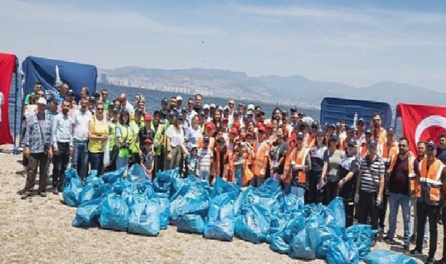 Başkan Soyer daha temiz bir İzmir için çocuklar ve gönüllülerle atık topladı “Doğamıza sahip çıkmak, farkındalık yaratmak için bu çalışmayı yapıyoruz”