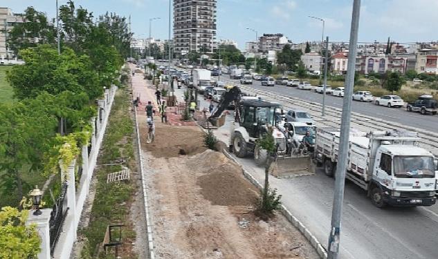 Büyükşehir Sakarya Bulvarı’nda kaldırımları yeniliyor