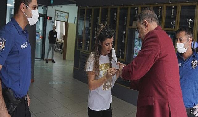 Çalık sınava saniyeler kala genç adayın yardımına koştu