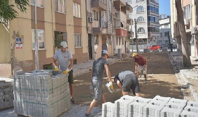 Edremit’te sokaklar parke taşlar ile örülüyor