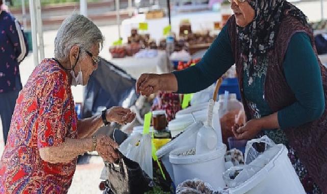 Karşıyaka’da atalık tohumların mahsulleri tezgahları süsledi