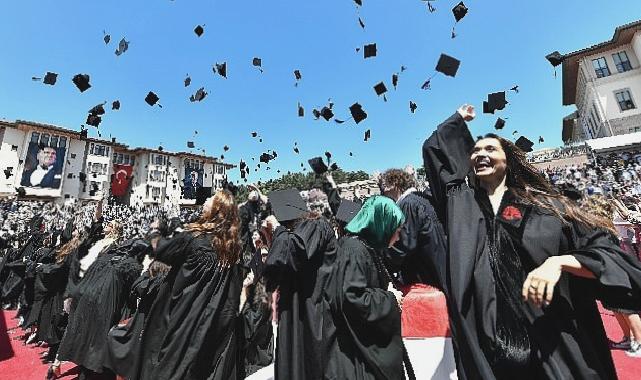 Koç Üniversitesi 29’uncu Dönem Mezunlarını Verdi