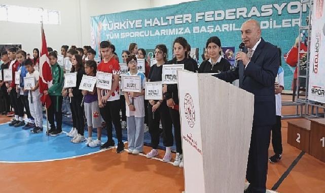 Minikler Türkiye Halter Şampiyonası Keçiören’de düzenleniyor