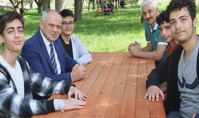 Yahyalı Belediye Başkanı Esat Öztürk, ilçe halkının piknik yapmak için yoğun olarak kullandığı yaylaları bakıma alacaklarını söyledi