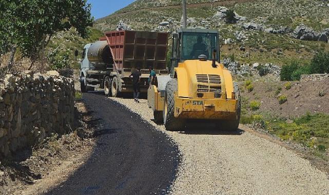 Antalya Büyükşehir Belediyesi Günnercik yayla yolunu asfaltlıyor