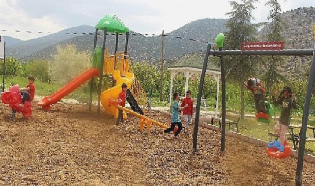 Antalya Büyükşehir ilçelerde çocuklar için oyun parkı yaptı