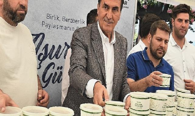 Başkan Dündar, vatandaşlara aşure ikram etti