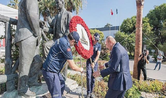 Başkan Soyer’den Ata’ya ve İnönü’ye saygı çelengi