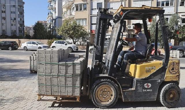 Belediye şantiyesi fabrika gibi üretiyor, Karşıyaka güzelleşiyor