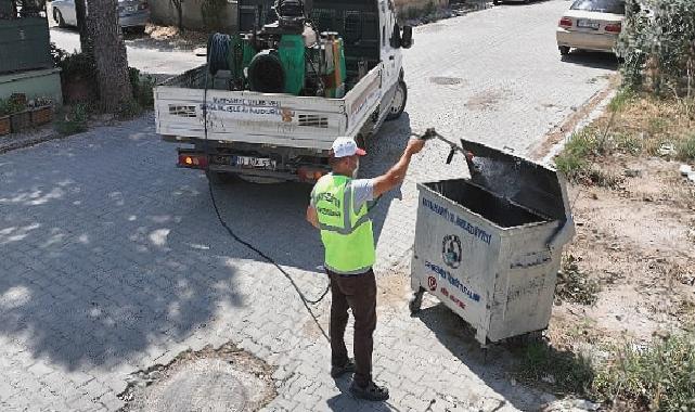 Burhaniye Belediyesi Sağlık İşleri Müdürlüğü ekipleri 12 Kişi ve 5 araç ile yılın 12 ayı yaptığı ilaçlama çalışmalarına yaz sezonunda hız kazandırdı.