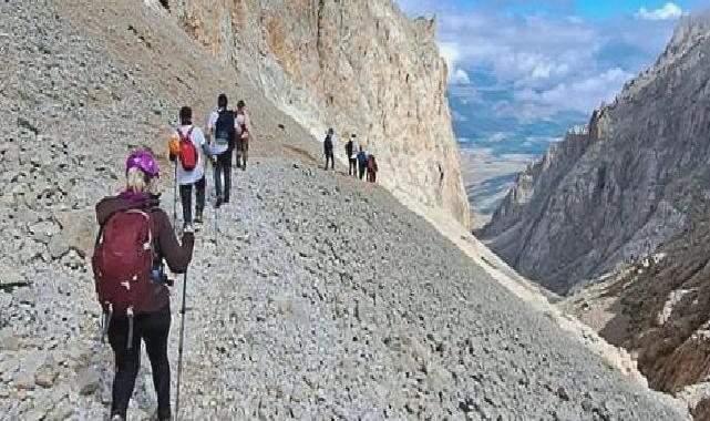 Eğitimi Tamamlayan Dağcılar Zirveye Yürüdü