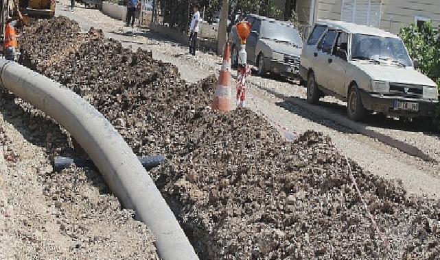 Finike merkezindeki eskiyen içme suyu boruları yenileniyor