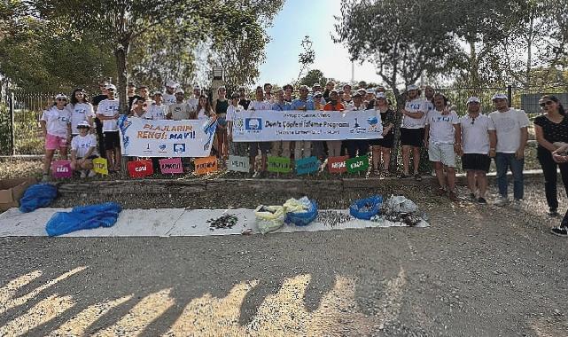 İzmir’de gençlerden deniz çöpü izleme etkinliği