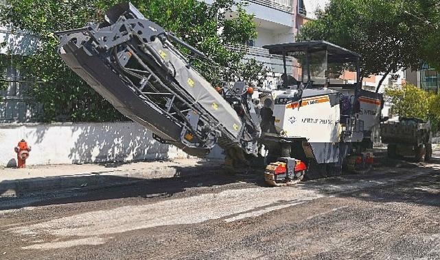 Karabağlar’da asfaltlama çalışmaları sıcak dinlemiyor