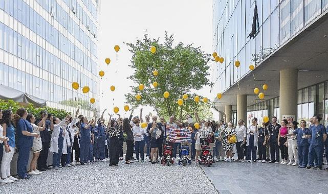 Koç Üniversitesi Hastanesi Çocukluk Çağı Kanserleri Farkındalığı için Jim Clarahan’ı Ağırladı