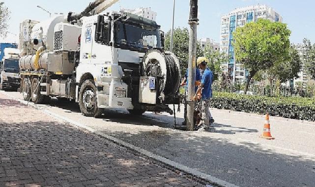 Konya Büyükşehir taşkın riskine karşı kanalizasyon hatlarını temizliyor