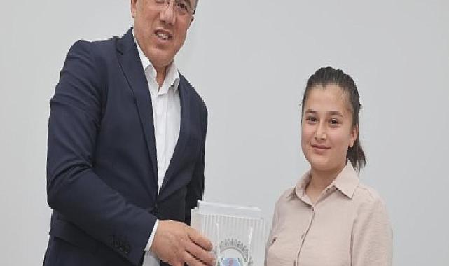 Nevşehir Belediyesi LGS’de ilk 50’ye giren Öğrencileri ödüllendirdi 