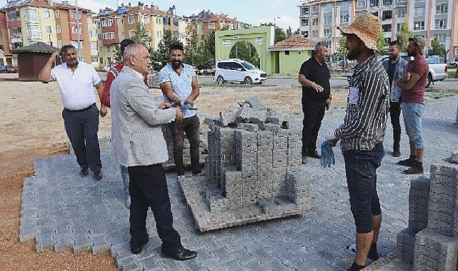 Yahyalı’da yeni açılan yollara parke döşeniyor