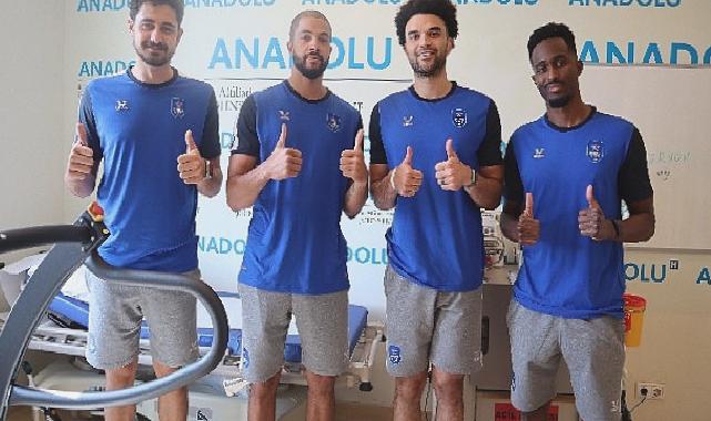 Anadolu Efesli 4 basketbolcu sağlık kontrolünden geçti