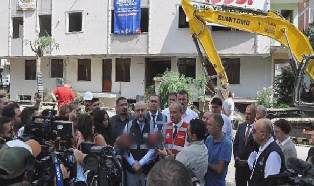 Avcılar’da 17 Ağustos’un Yıl Dönümünde 1999. Bina Yıkıldı