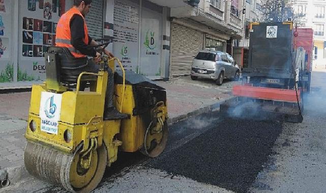 Bağcılar’da yollar asfaltlanarak güvenli hale getiriliyor