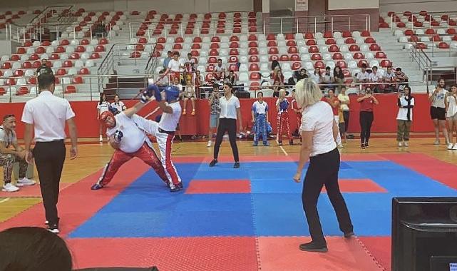 Bayraklılı sporculardan Kick Boks başarısı