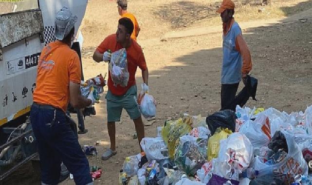 Belediye ekipleri yüzlerce torba çöp topladı