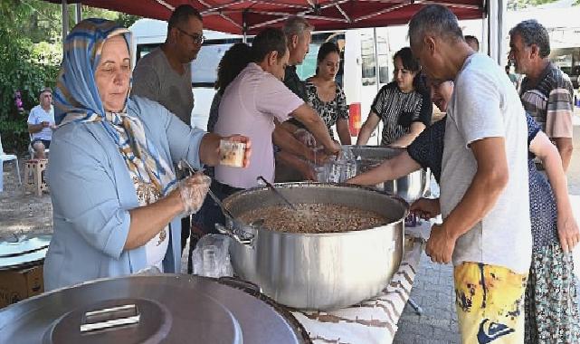 Çıralı Mahallesi’nde vatandaşlara aşure ikramı