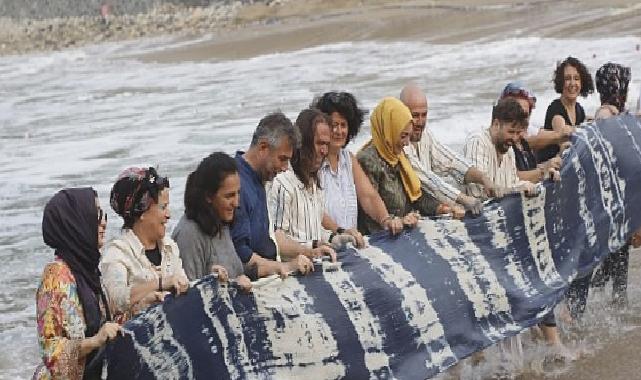 Cumhuriyet’in 100. Yılı anısına hazırlanan 100 metre uzunluğunda Şile Bezi denizle kavuştu