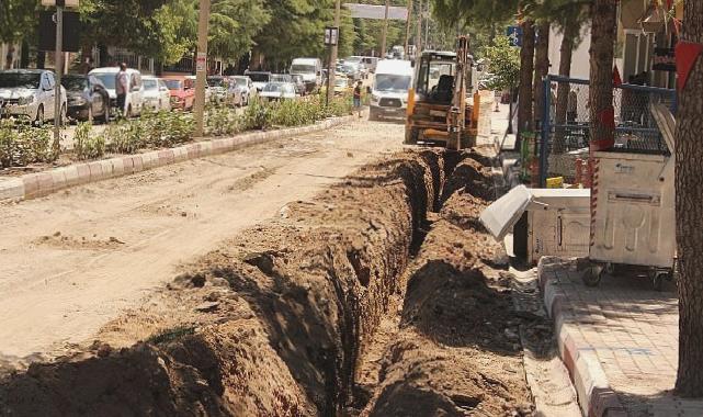 Elmalı merkezdeki su boruları yenileniyor