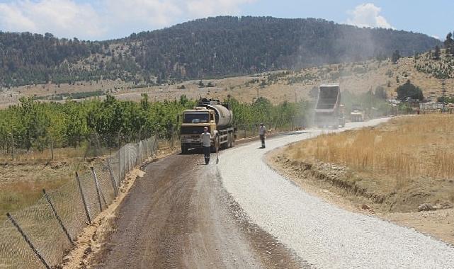 Finike Ördübek yayla yolunda asfalt çalışması