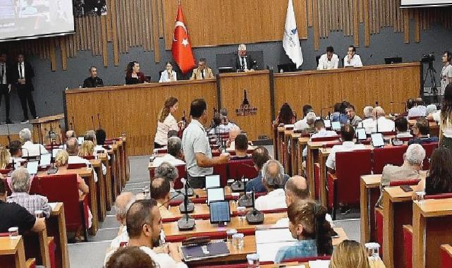 İzmir Büyükşehir Meclisi’nden Başkan Soyer’e yetki