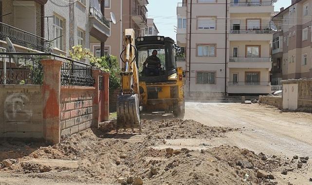 Karaman Belediyesi Fen İşleri Müdürlüğü ekipleri, Valide Sultan Mahallesi’nde kaldırım çalışması başlattı