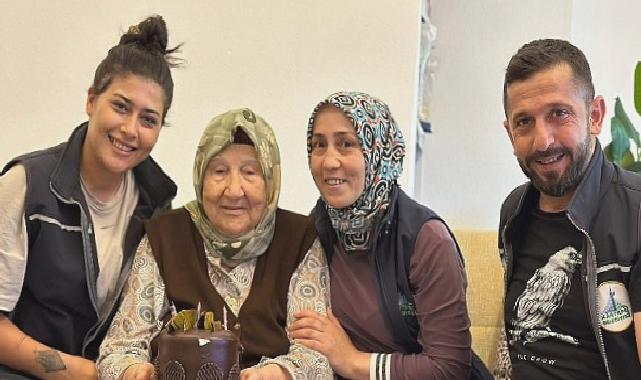 Kartepeli Ayşe Nene 82 Yaşında İlk Kez Doğum Günü Kutladı