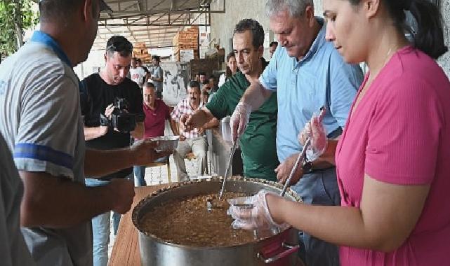 Kemer Belediye personeline aşure ikramı