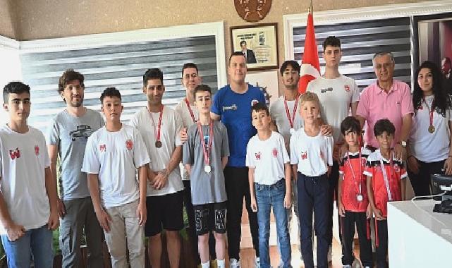 Kemer Belediyesi Kick Boks takımından Başkan Topaloğlu’na ziyaret