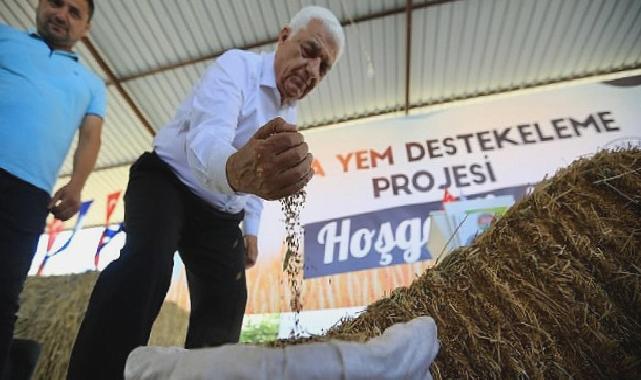 Muğla Büyükşehir Belediyesi Kaba Yem Desteği projesi ile piyasa değeri yaklaşık 3 Milyon TL olan kaba yemi üreticilere dağıtıyor