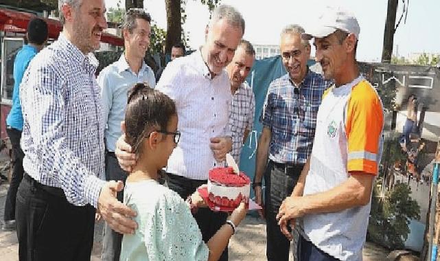 Temizlik Personeline Sürpriz Doğum Günü Kutlaması