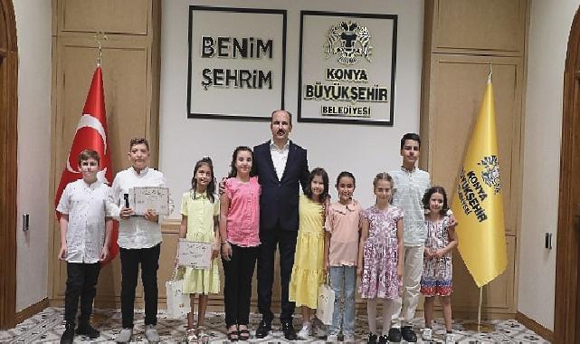 Başkan Altay Genç KOMEK Yaz Okulu’nda Başarılı Öğrencilere Hediyelerini Verdi