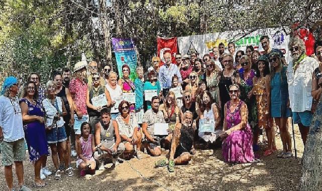 Başkan Atabay, sanatçılara sertifikalarını takdim etti