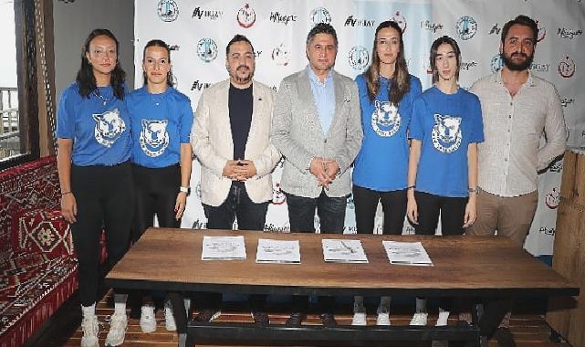 Başkan Serkan Acar, Aliağa’nın Profesyonel Kadın Voleybolcularıyla Bir Araya Geldi