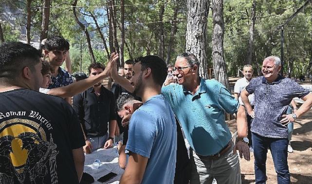 Başkan Topaloğlu’ndan öğrencilere mangal partisi